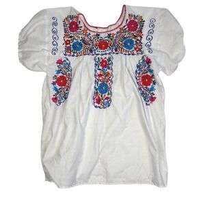 Vintage White Embroidered Mexican Blouse Folk Art Floral Short Sleeve Top